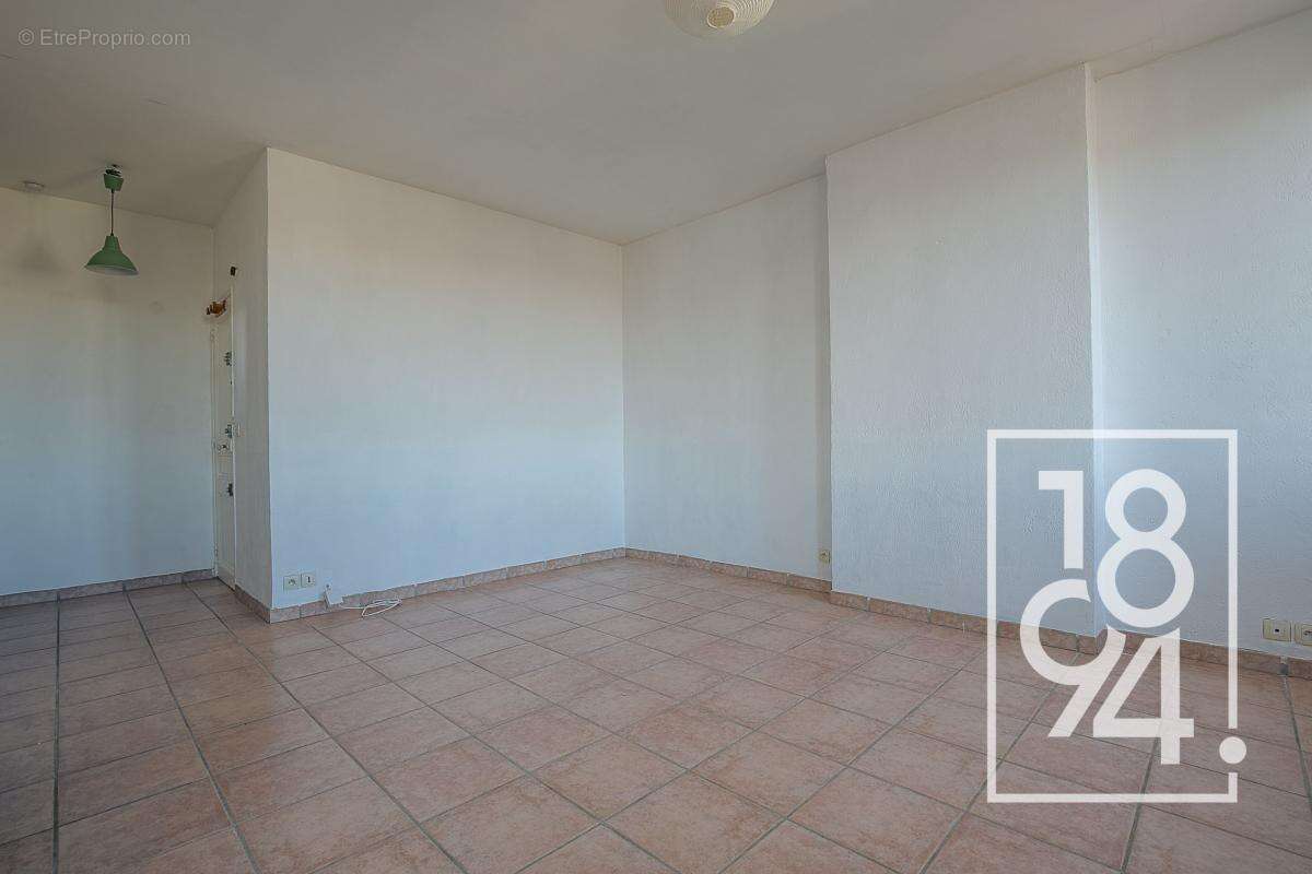 Appartement à MARSEILLE-5E