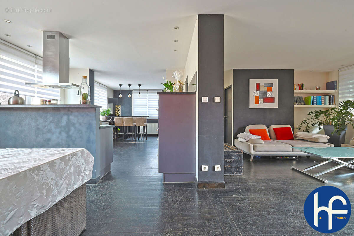 RARE À ESSEY-LÈS-NANCY EN EXCLUSIVITÉ : Maison de caractère • 183 m2 • Jardin privatif - photo 2