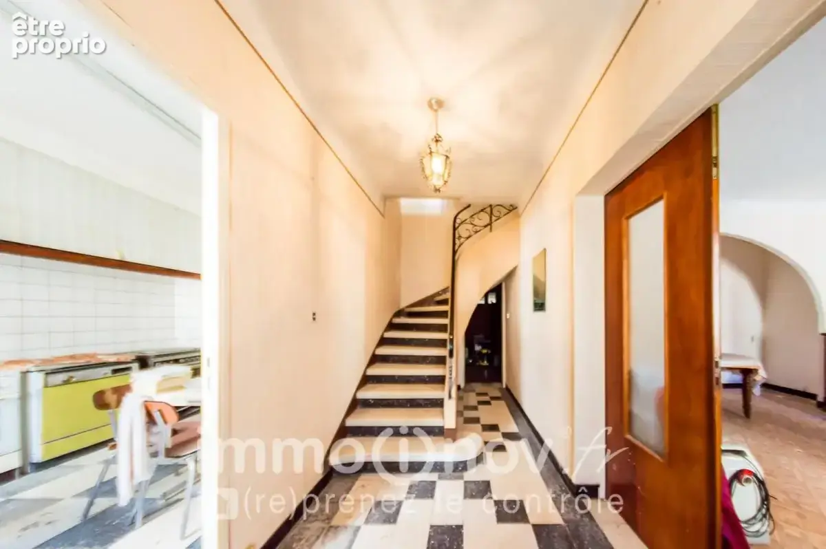 EXCLUSIVITE - Ensemble immobilier à rénover avec maison, appartement et garage - photo 14
