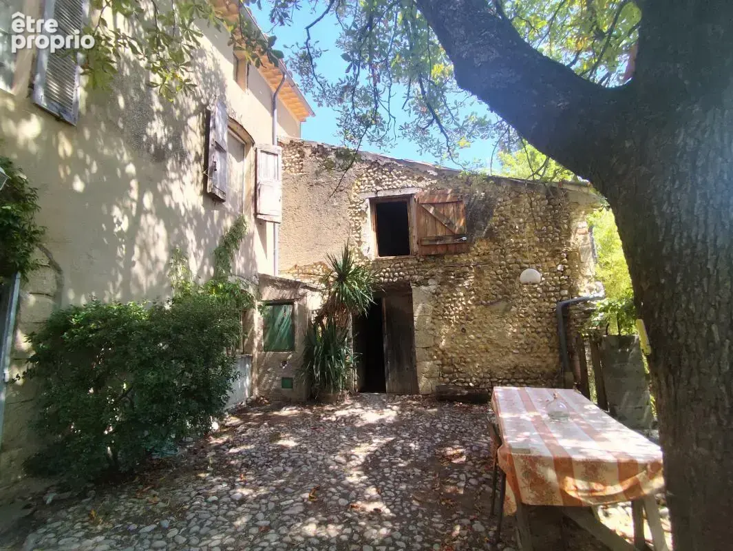 Maison 8 pièces 240 m² à vendre à Valensole (04210) - photo 2