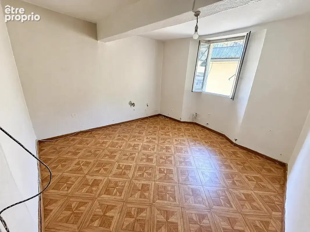 Appartement 3p de 85m²+ Terrasse 7.60m² + 3 caves + Grenier de 57.65m² - photo 8