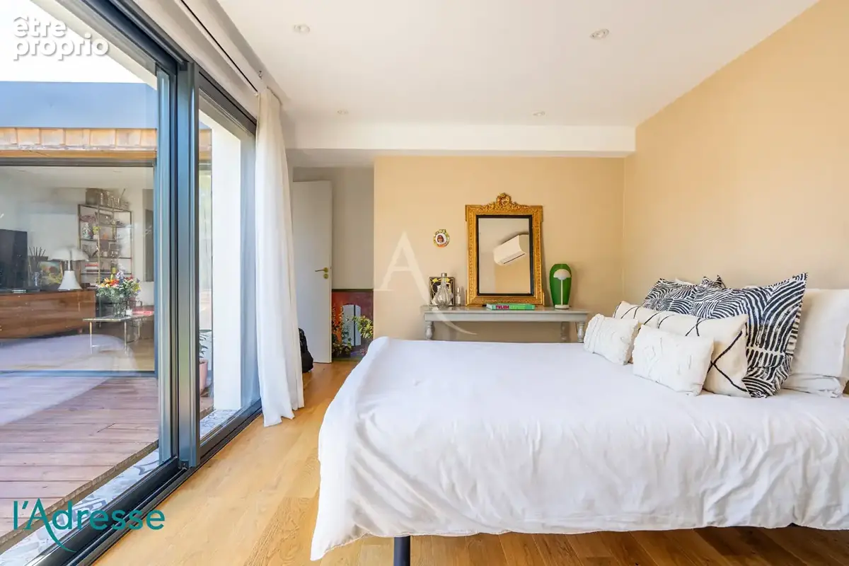 GRADIGNAN proche des commerces - Maison moderne de plain-pied avec piscine - photo 7