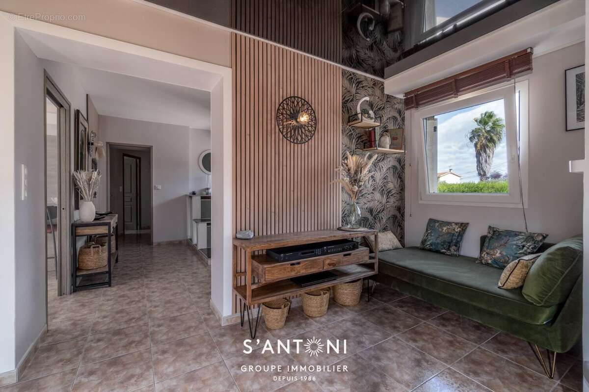 Maison à SAINT-THIBERY