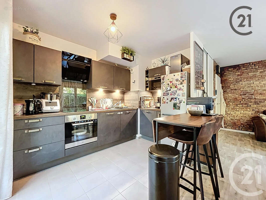 Appartement à BRIE-COMTE-ROBERT