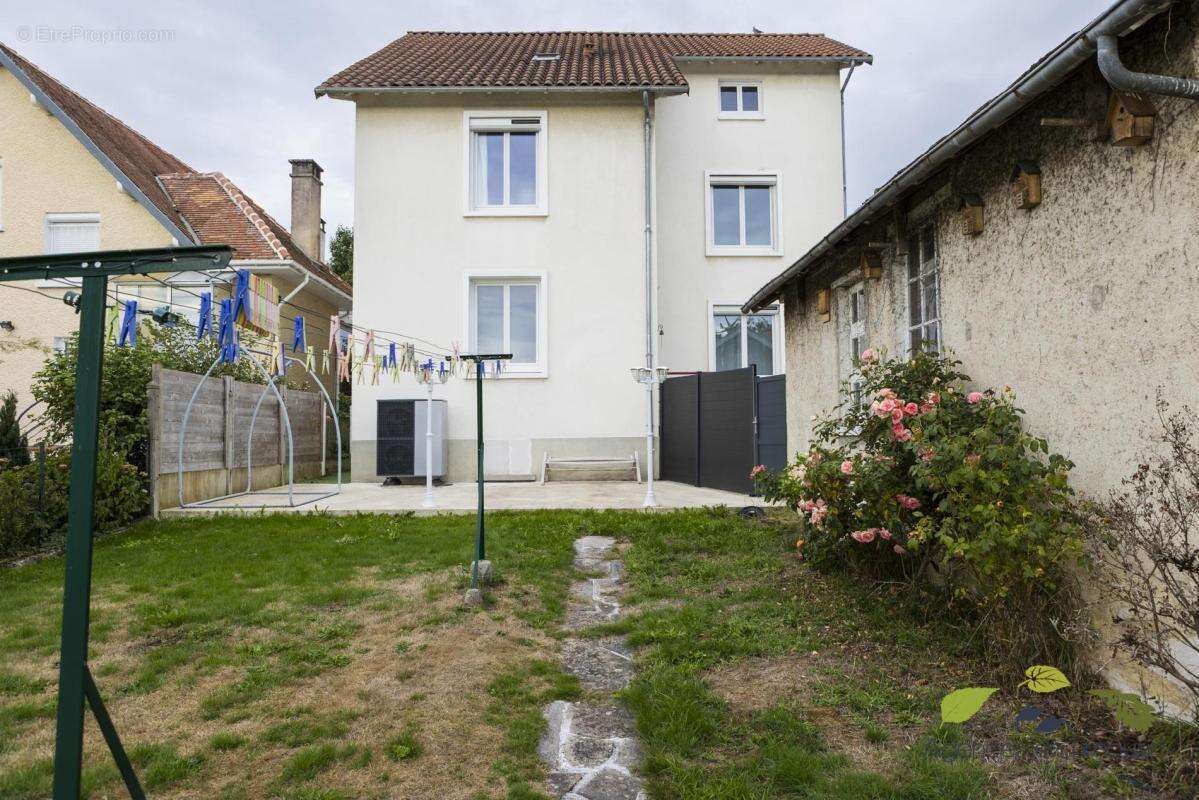 Maison à PIERRE-BUFFIERE