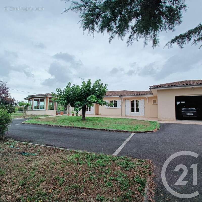 Maison à SAINT-CAPRAIS-DE-BLAYE