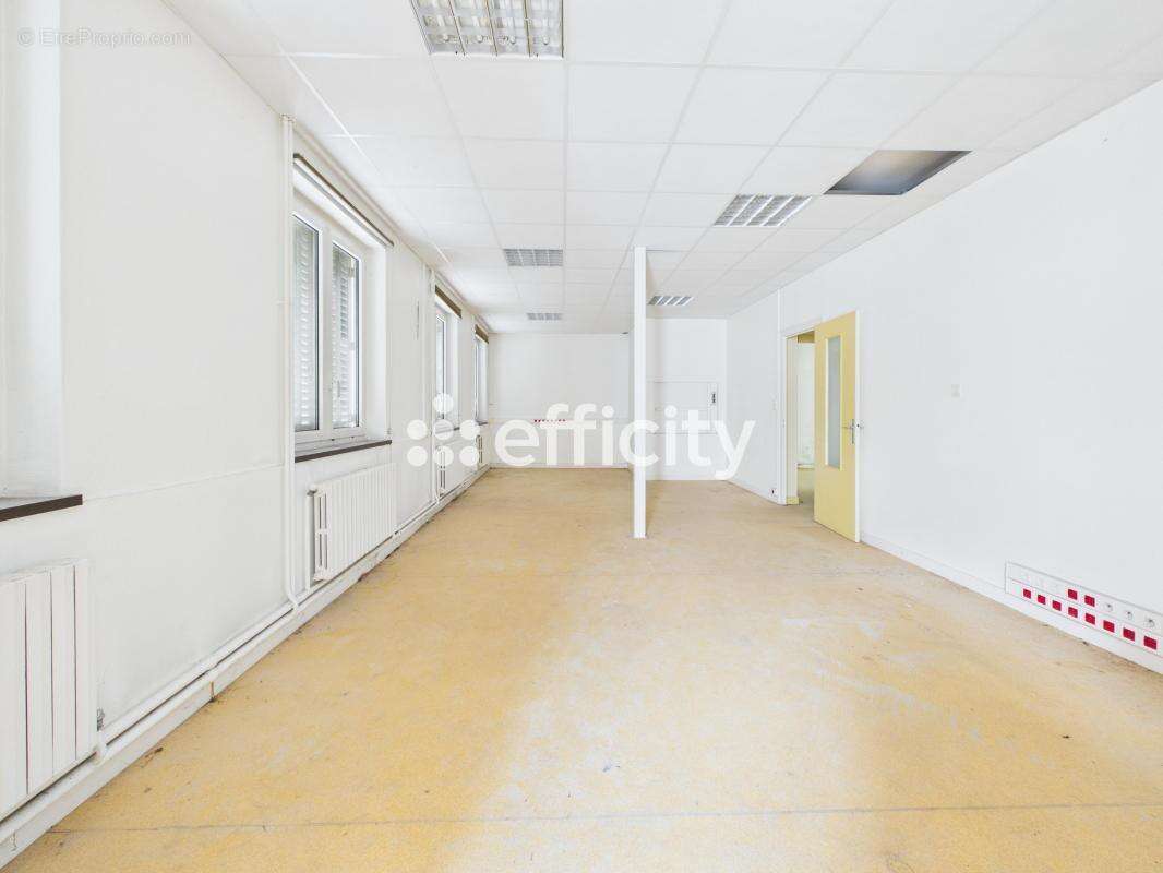 Appartement 655 m² à Bourg-En-Bresse  - photo 9