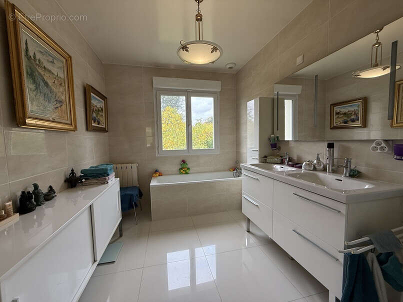 Maison à VERT-EN-DROUAIS