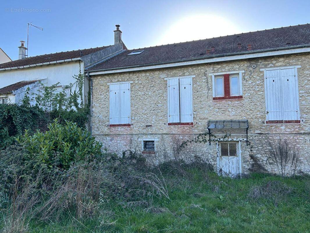 Maison à JOUY-LE-CHATEL