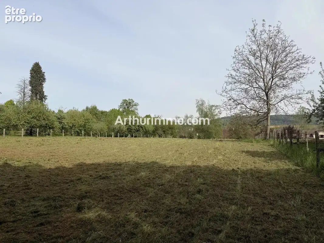 Corps de ferme en pierre a renover – 4 800 m² de terrain – 250 m² de dépendances - photo 4