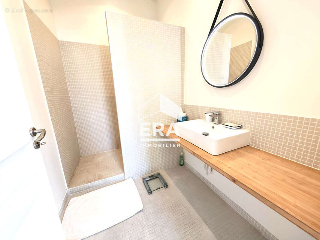 Appartement à MARSEILLE-5E