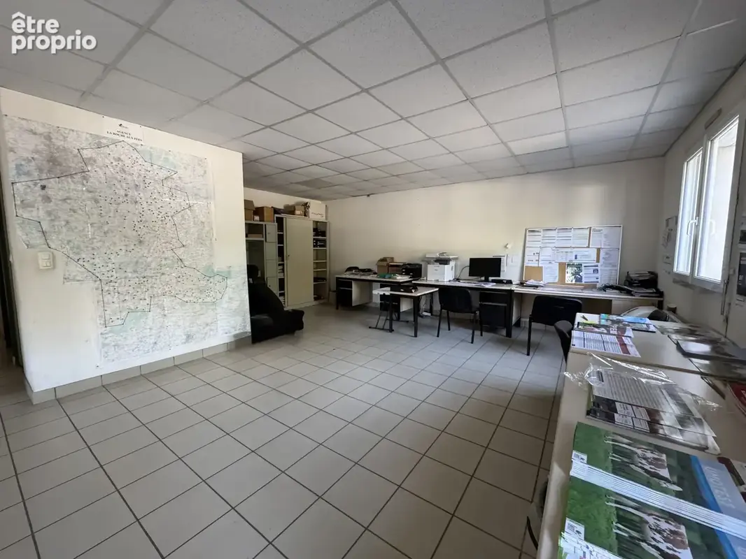 Local d'activité professionnelle 99 m2 - photo 4