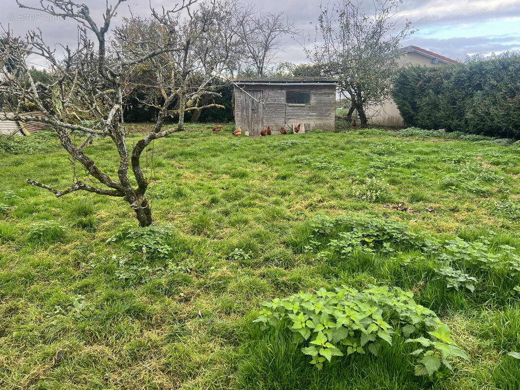 Terrain à AUNAY-SOUS-AUNEAU