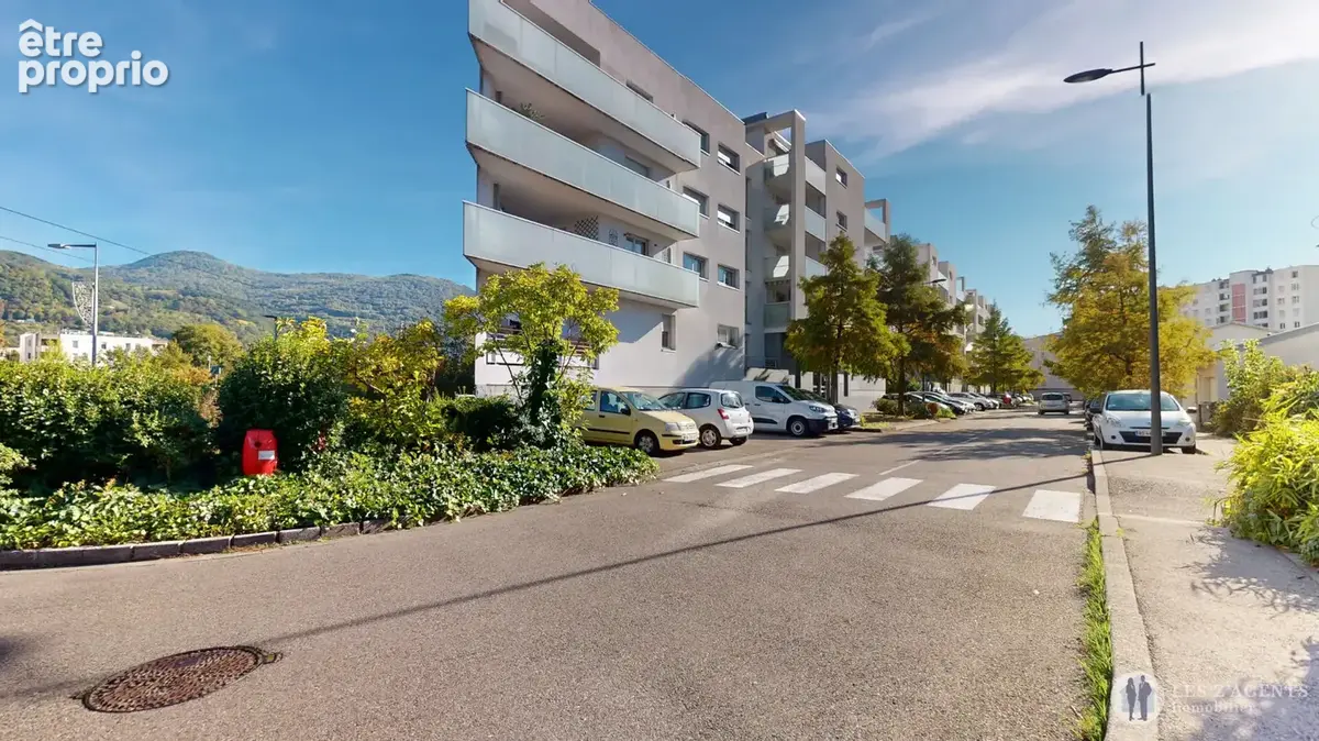 Appartement T4 de 93 m2 avec terrasse de 19m2 + garage - photo 1