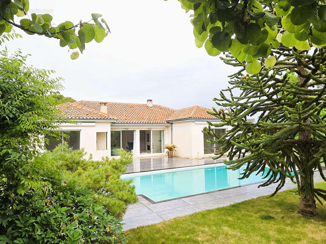 Maison à BELLEFOND