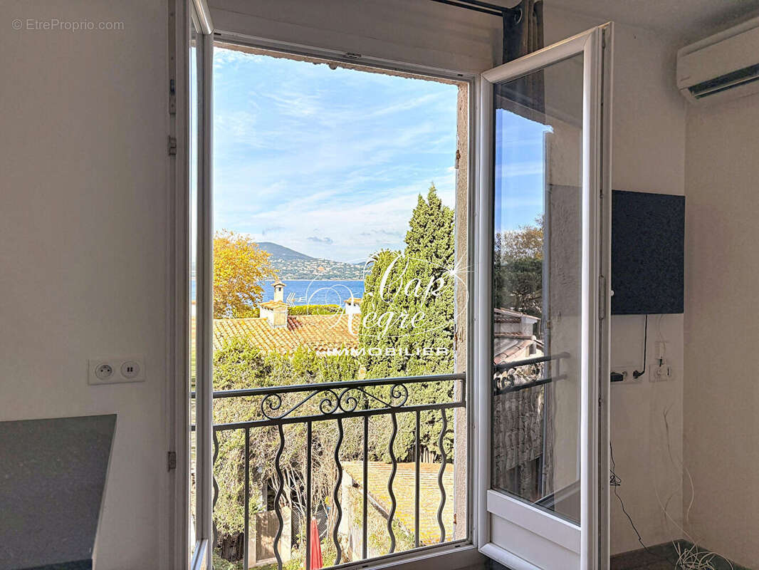 Appartement vue mer proche plage  rénové en dernier étage à vendre à saint tropez - photo 14