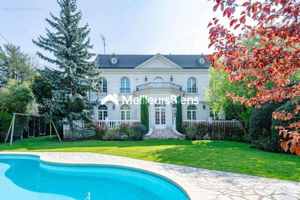 Maison à CHENNEVIERES-SUR-MARNE