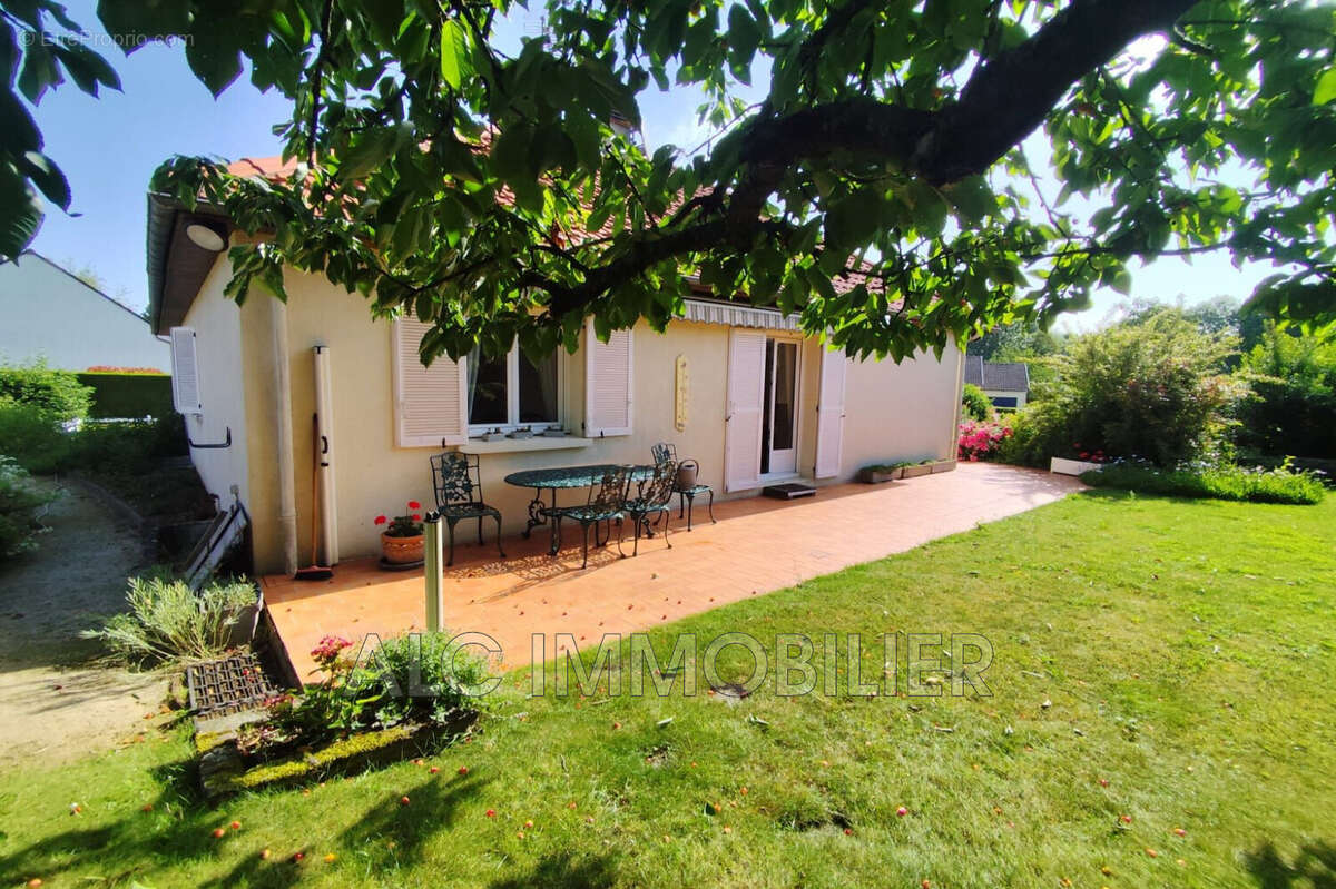 Maison 142 m² à Saint-Germain-Du-Corbeis  - photo 7