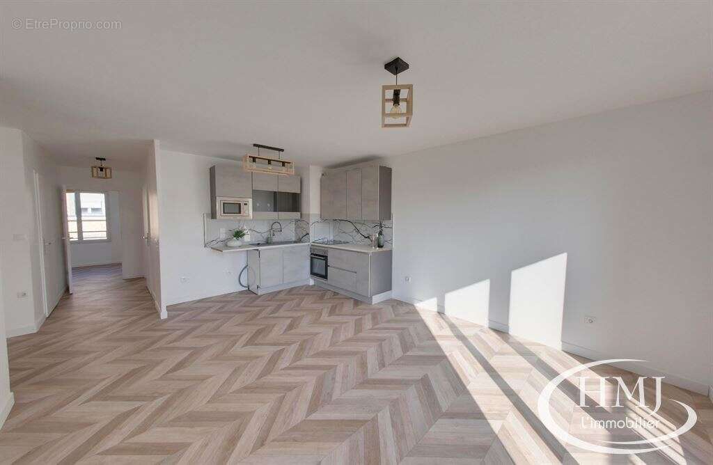 Appartement à CORBEIL-ESSONNES