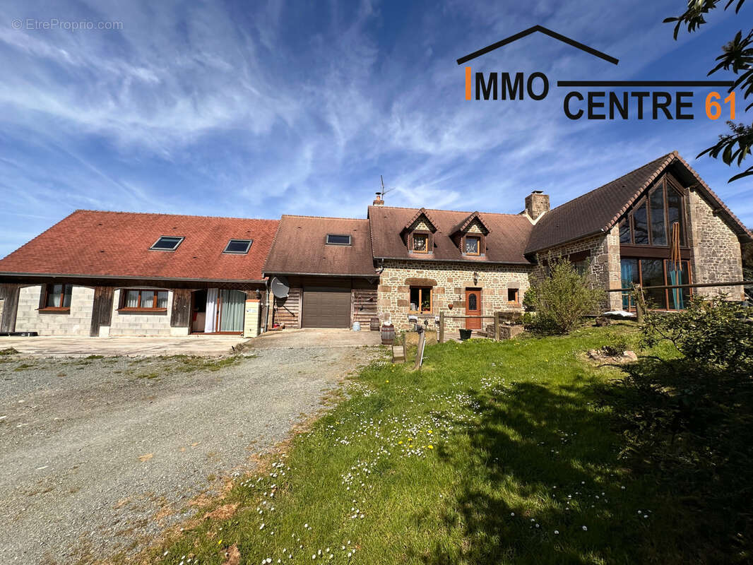 Maison d'architecte 5 chambres et un gîte de 64m2 sur un terrain de 5527m2 arboré. - photo 34