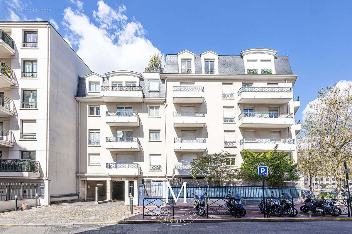 Appartement à LA GARENNE-COLOMBES