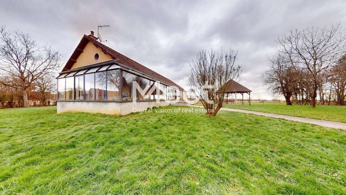 Maison à BUSSY-EN-OTHE