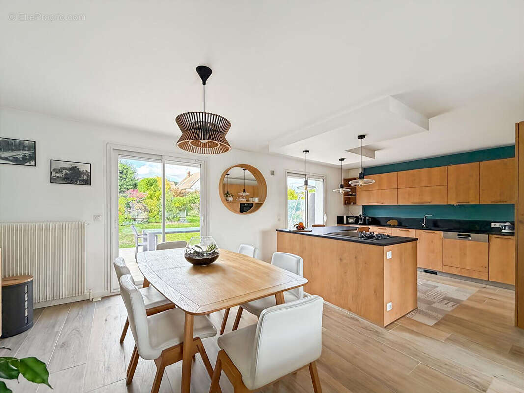 Maison à VERRIERES-LE-BUISSON