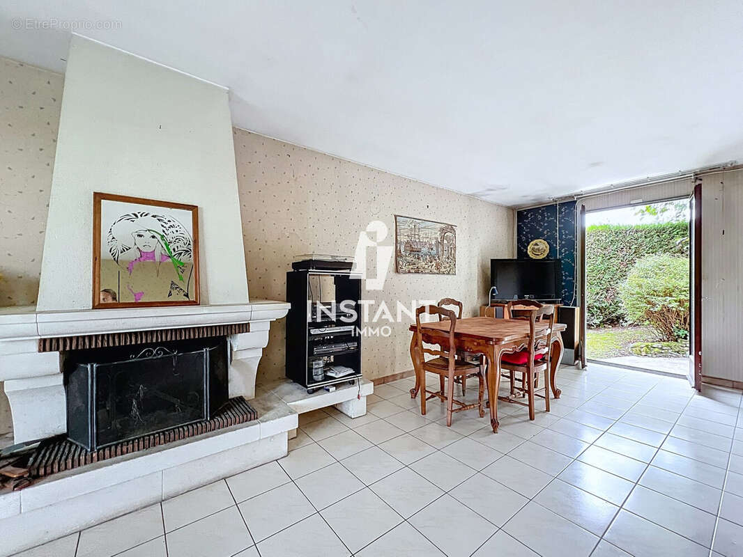 Maison à LINAS