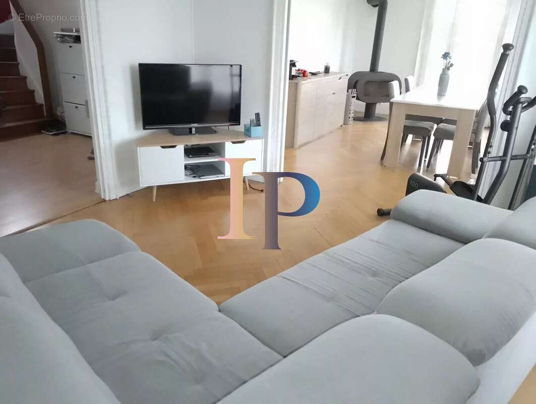 Maison à LA CLAYETTE