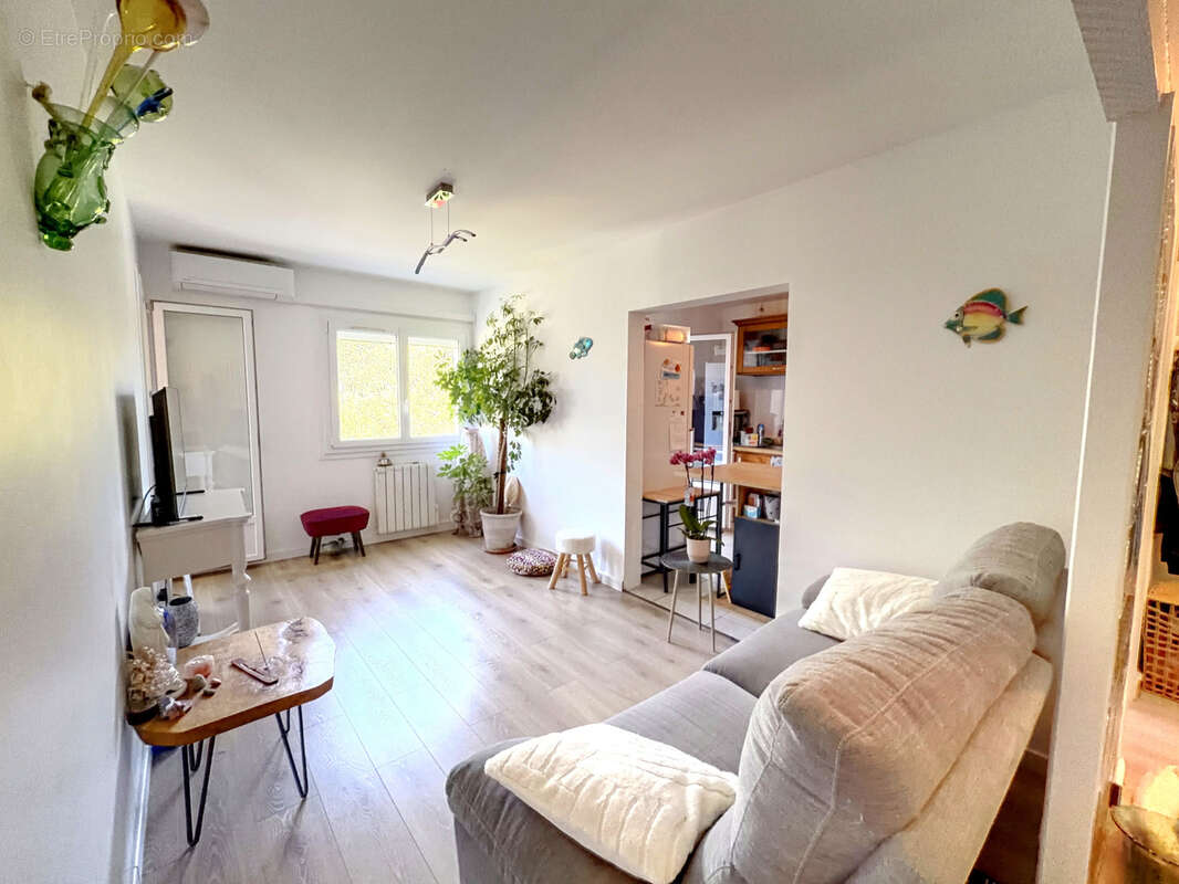 Appartement à SIX-FOURS-LES-PLAGES