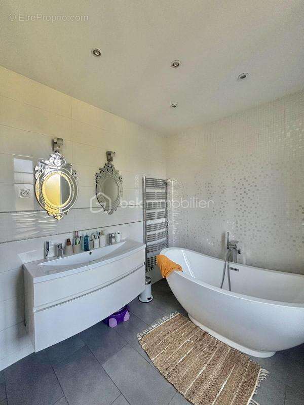 Maison à VERRIERES-LE-BUISSON