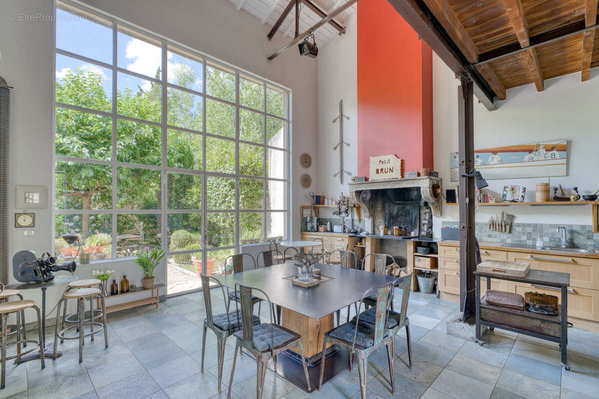 Propriété 10 pièces - 6 chambres avec vue panoramique et piscine à débordement - photo 4