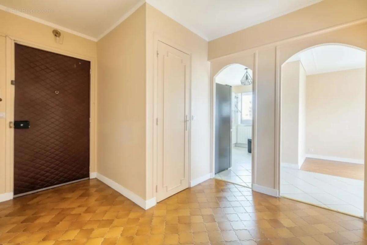 appartement  5 pièces avec double séjour, garage et cave - photo 6