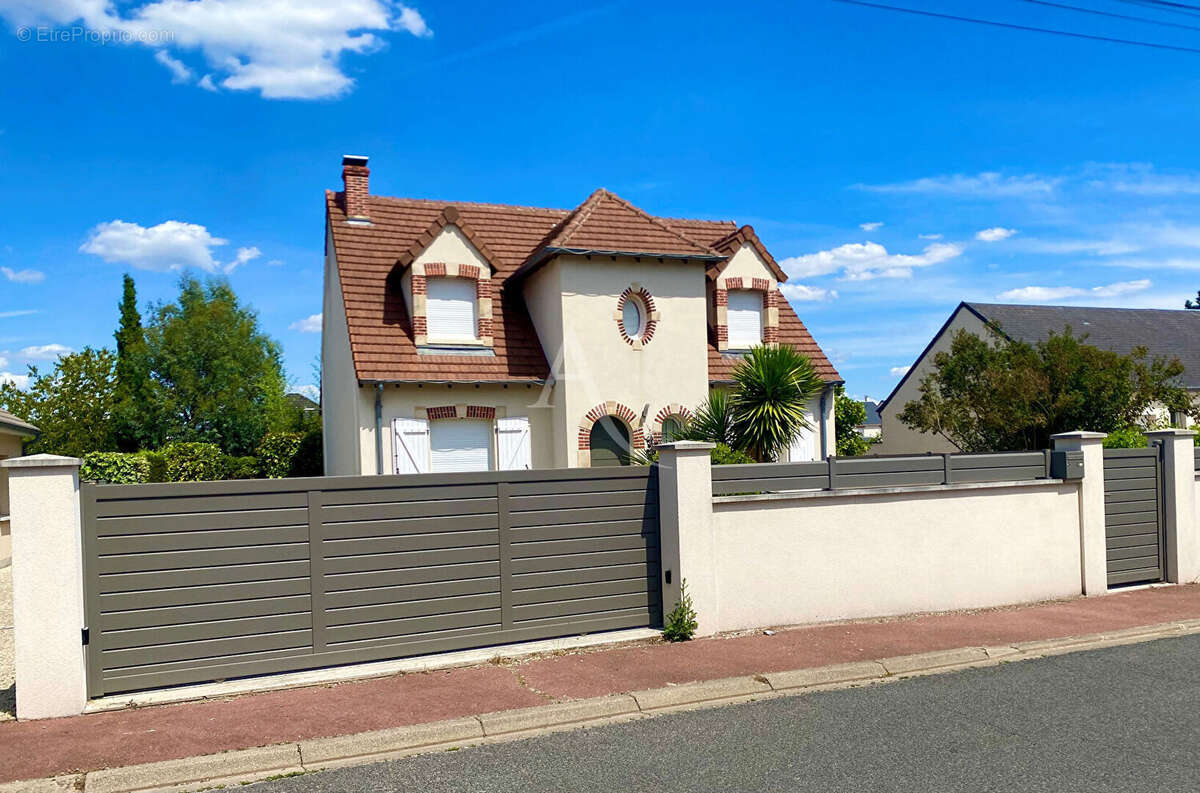 Maison à LA CHAPELLE-SAINT-MESMIN