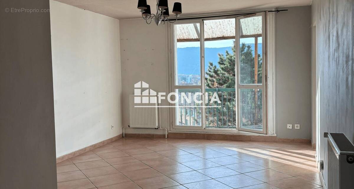 Appartement à BOURG-LES-VALENCE