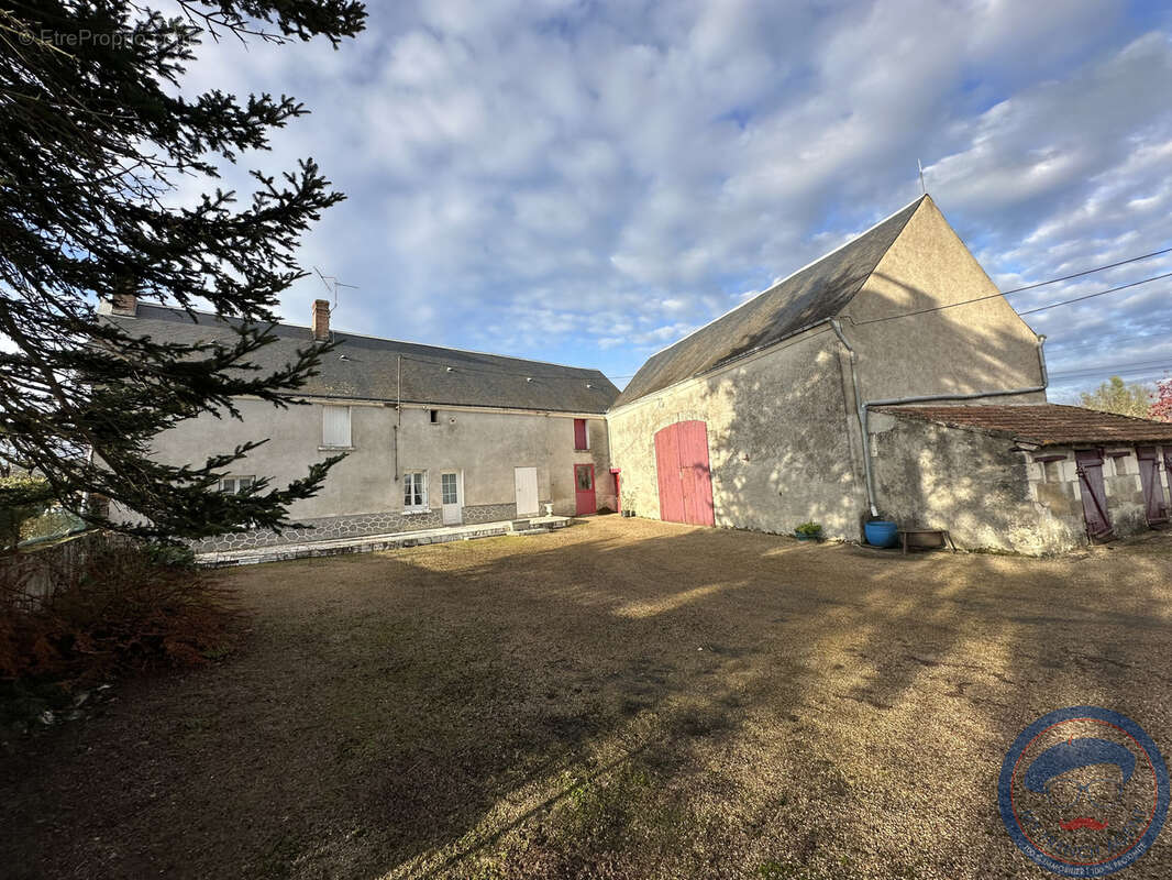 Maison à COURCAY