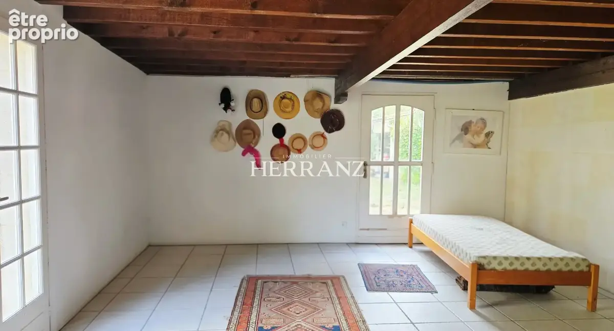 Maison de caractere 277 m2 - - photo 12