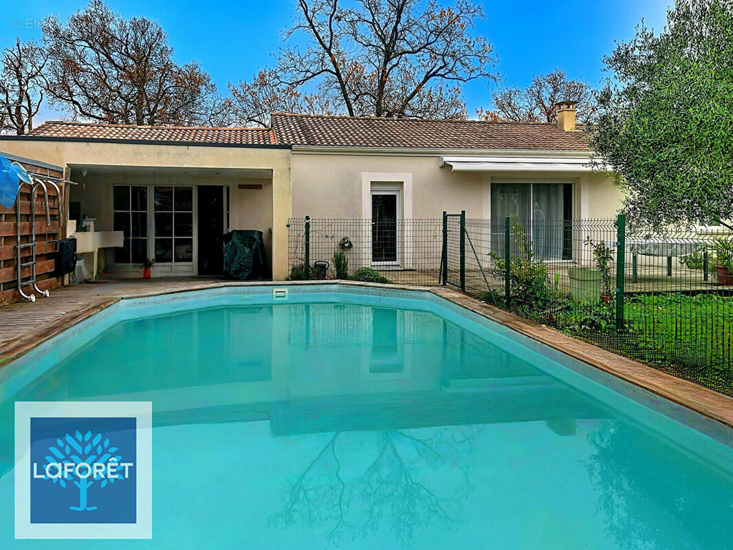 Maison à BARBEZIEUX-SAINT-HILAIRE