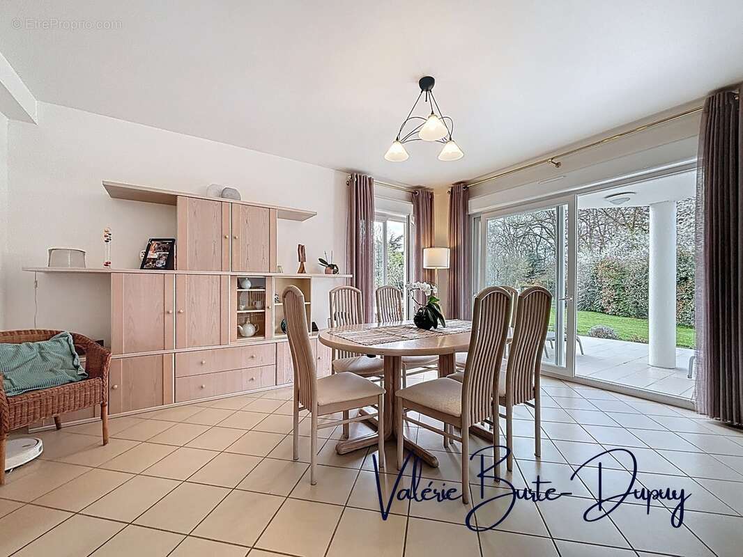 St Denis en Val à 10 min d'Orléans centre, à vendre  Maison de 2003 190m2 5 chambres avec jardin arboré de 1800m2, garage attena - photo 10