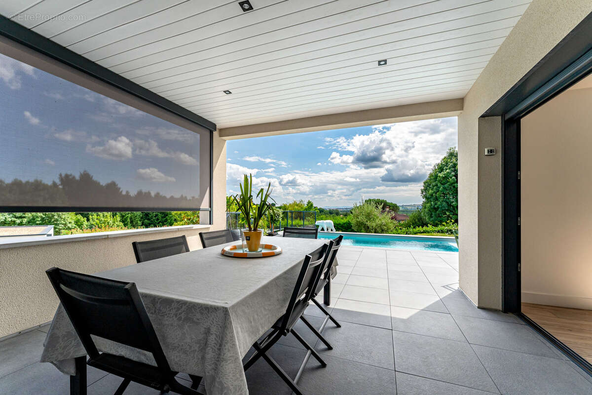 Maison à LA TOUR-DE-SALVAGNY