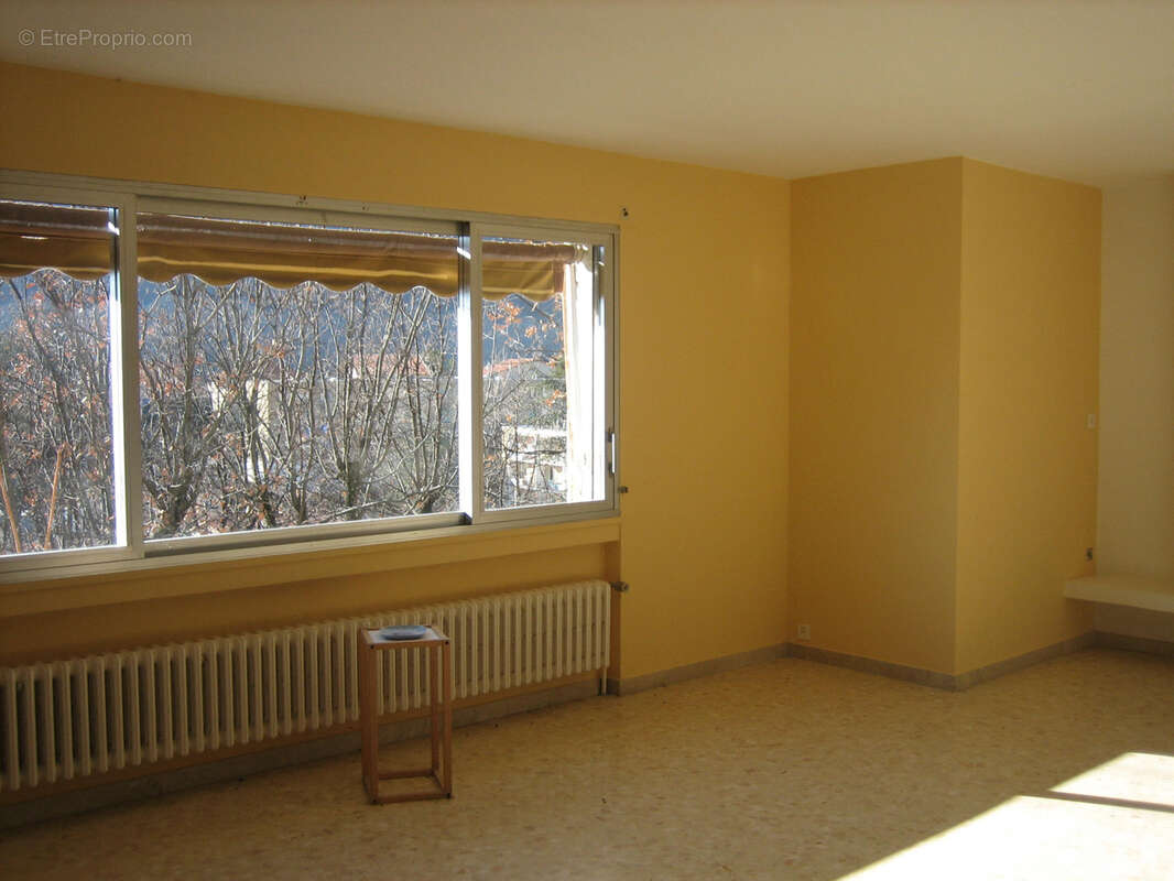 Maison à LARAGNE-MONTEGLIN