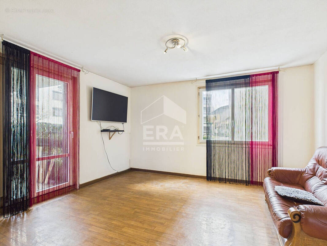Appartement à ONET-LE-CHATEAU