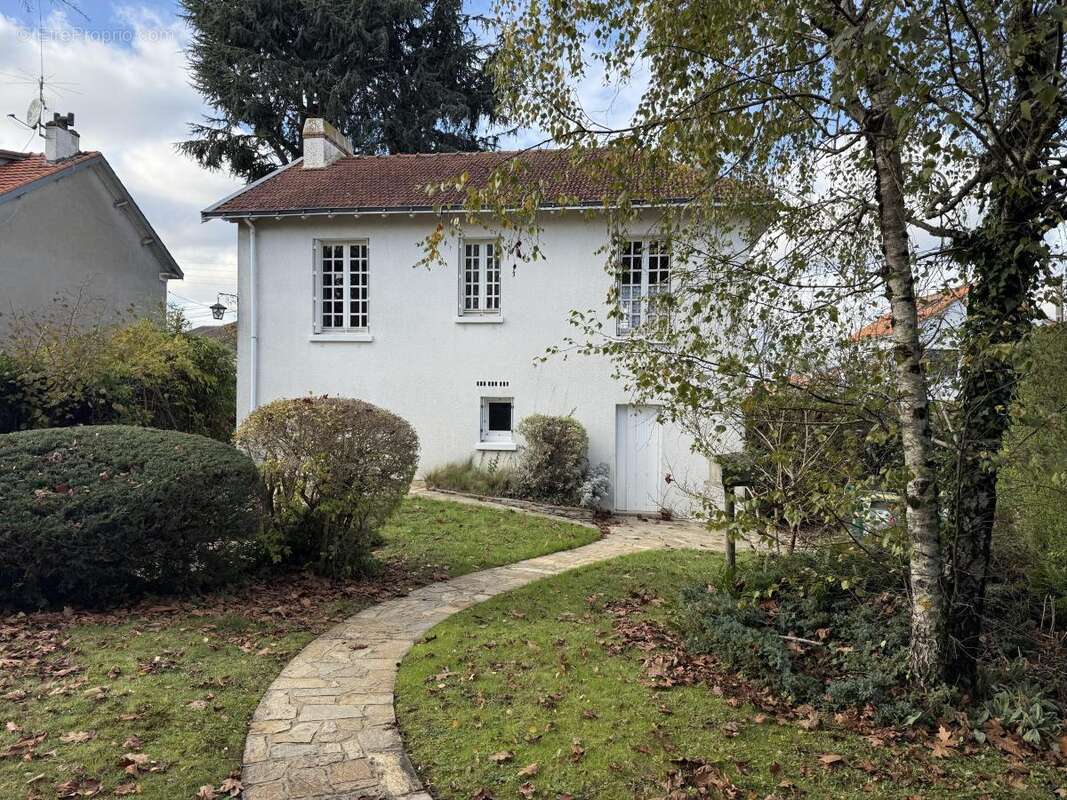 Maison 101 m² à Saint-Sebastien-Sur-Loire  - photo 3