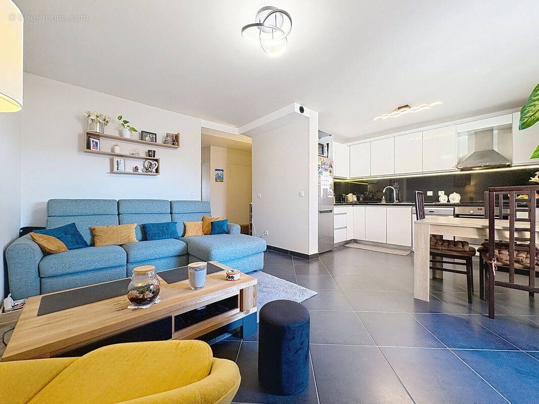 Appartement à POISY