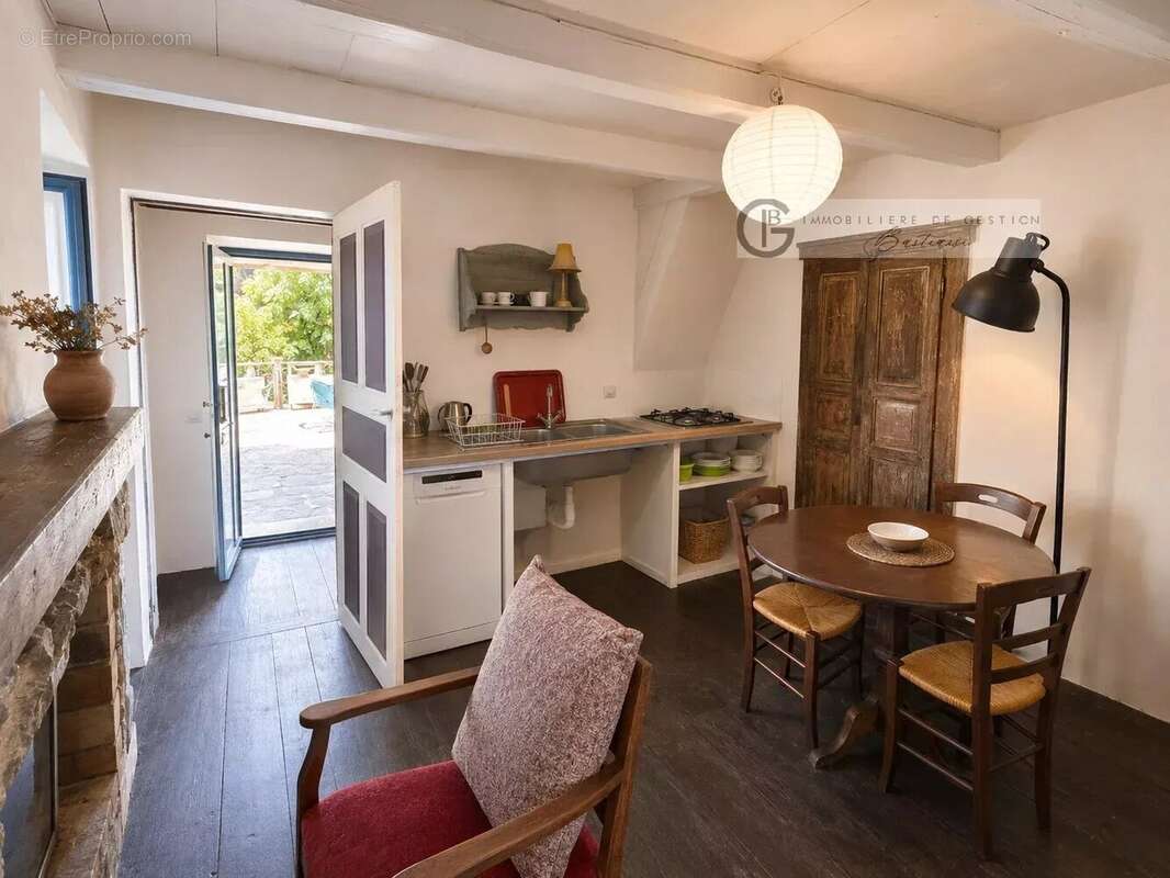 T3 de caractère au cœur d'un village corse - photo 4