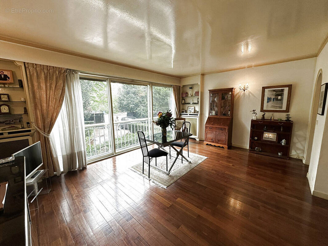 Appartement à NEUILLY-SUR-SEINE