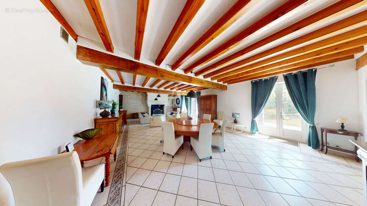 Maison en pierre sur la commune de La Chaussée - photo 4
