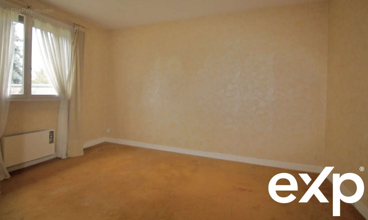 Maison à LE MESNIL-SAINT-DENIS