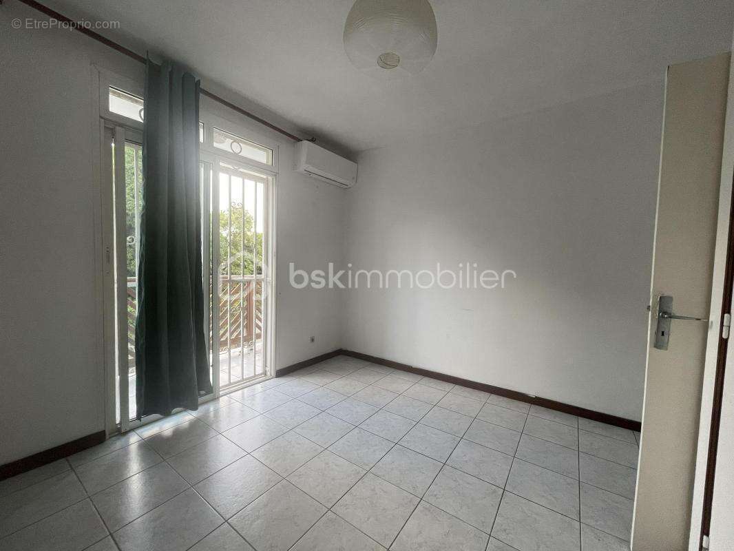 97300 – cayenne centre-ville – immeuble mixte 510 m² – 5 logements loués – locaux professionnels – ascenseur privatif – 4 statio - photo 12