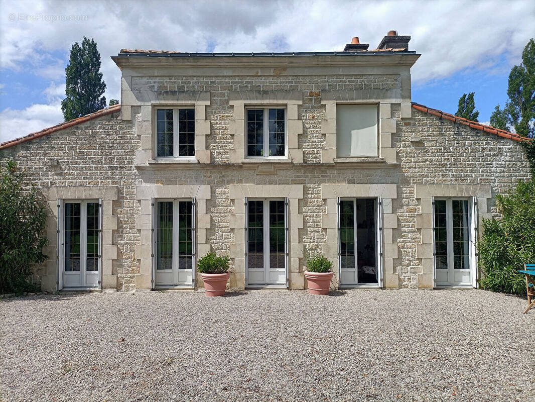Maison à TONNAY-CHARENTE